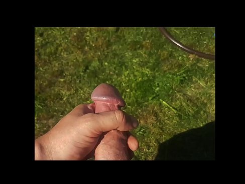 ❤️ گرم hottie پنهنجي گلابي pussy fucked حاصل ڪري ۽ هڪ اونهاري جي باغ ۾ squirt سان cums ☑ جنس