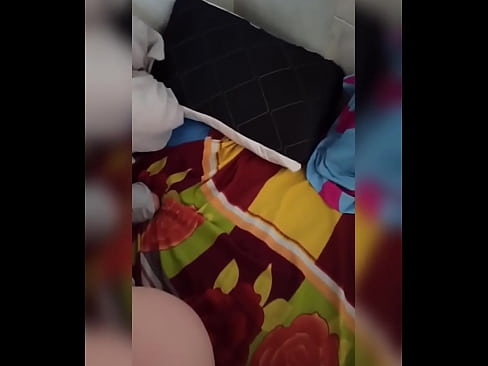 ❤️ منهنجي روم ميٽ گهر ۾ اڪيلي رهي ٿي ڇاڪاڻ ته هن جو مڙس موڪلن تي وڃي ٿو ۽ مان موقعو وٺان ٿو ته هن کي چوسان ۽ هن جي گدا کي کير سان ڀريان. ☑ جنس